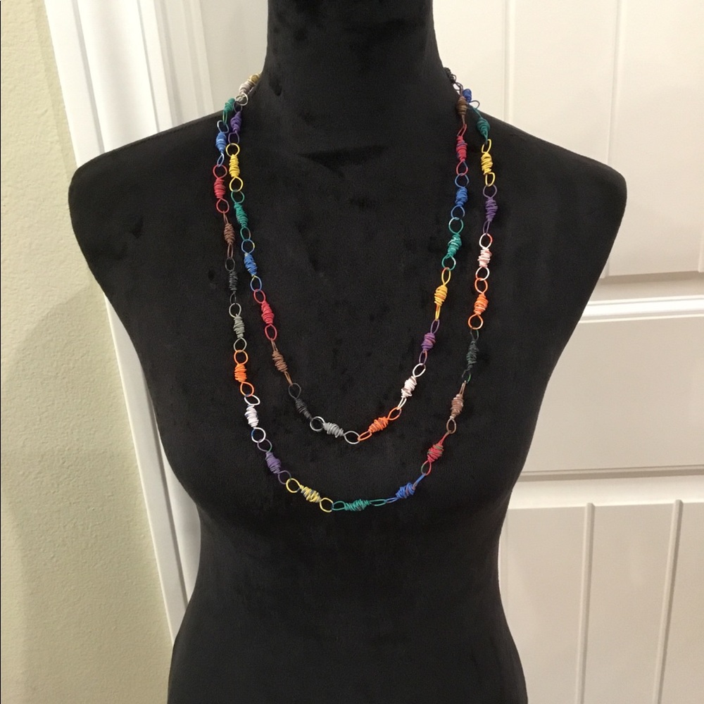 Hippy girl wire necklace.